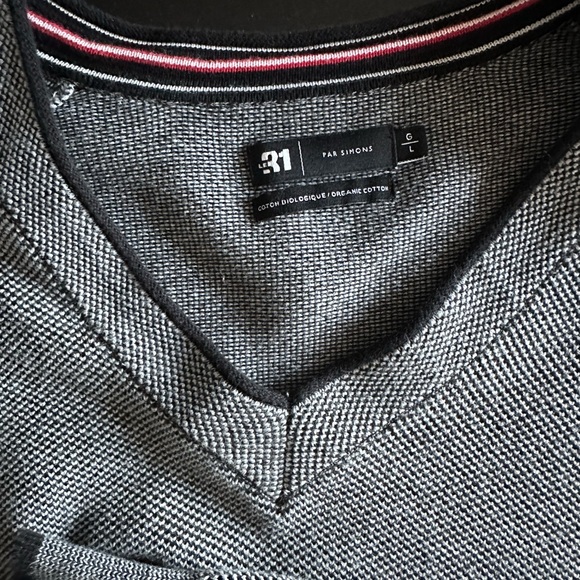 Organic cotton v-neck sweater by Le 31 exclusive from Simons - Picture 2 of 3